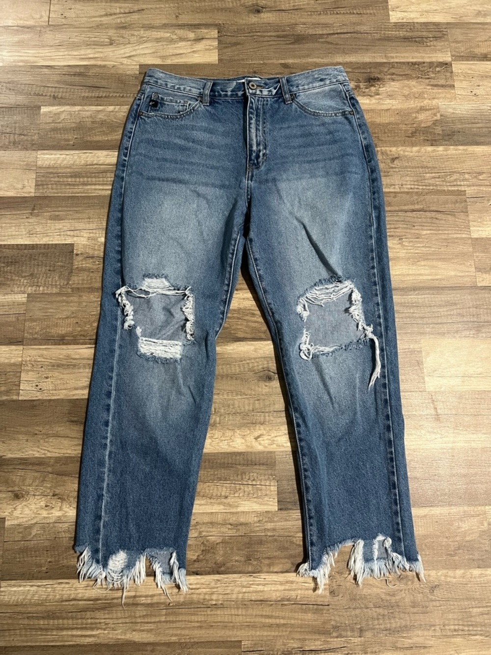 KanCan Woman’s Medium Wash Distressed Raw Hem Straight Leg Jeans Size 29